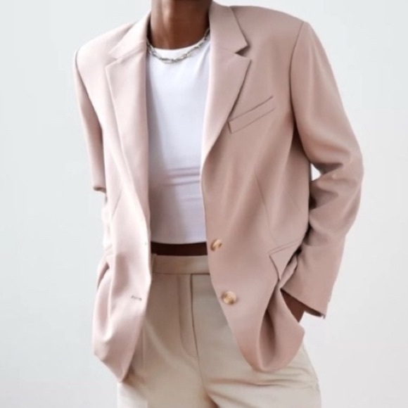 Aritzia⭐️Babaton Lacasse Blazer❤️EUC - Picture 2 of 16